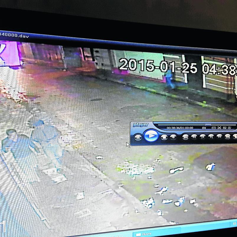 Vídeos registran robo a galería