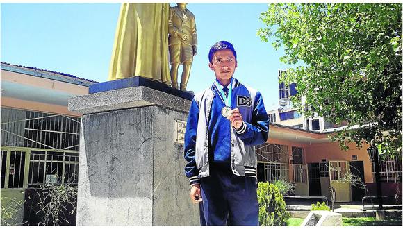 Huancayo: Gana concurso de matemática y no creerás lo que le dieron de premio 