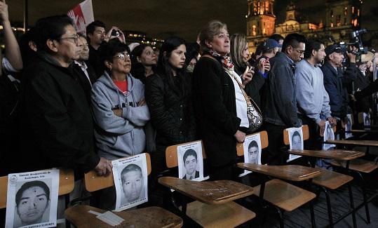 México: ​Familiares de 43 desaparecidos se reúnen con gobierno