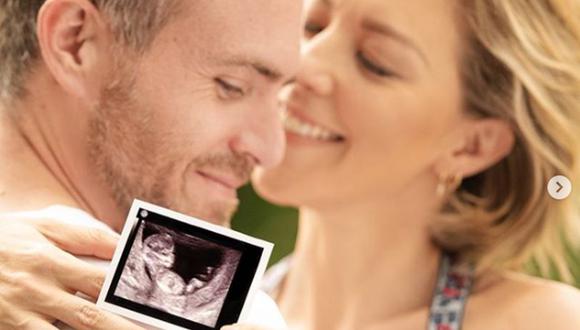 Foto que compartieron Fernanda y Erik para dar a conocer que están esperando su primer bebé (Foto: Fernanda Castillo / Instagram)