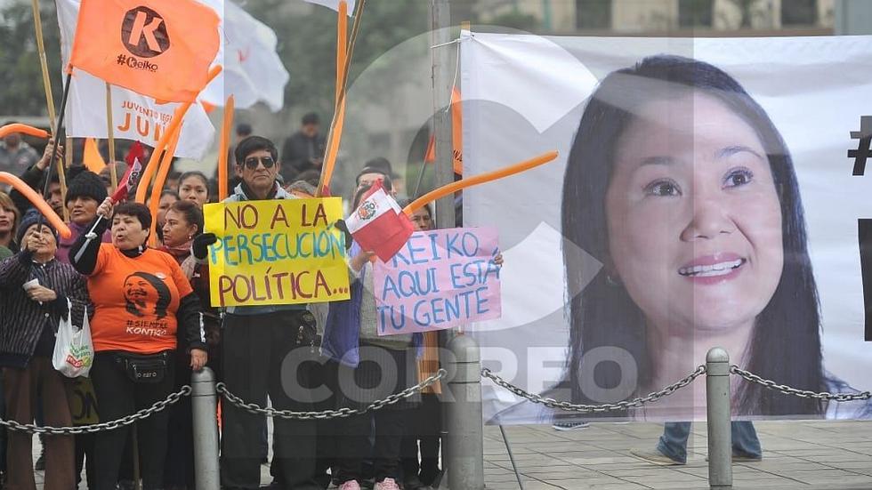 Simpatizantes fujimoristas pidieron libertad de Keiko Fujimori en exteriores del Palacio de Justicia