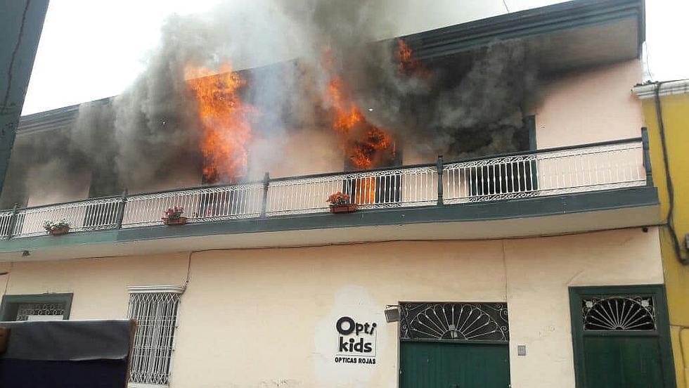 Incendio destruye casona en Trujillo (VIDEO) 