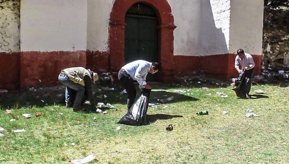 ​Sacan toneladas de basura tras fiesta de Santa Rosita de Lima