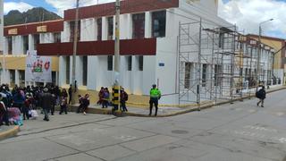 Realizan ceremonia oficial de inicio de año escolar en plantel de Huancavelica que no terminaron de refaccionar