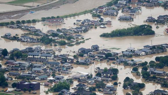 Esta imagen muestra casas inundadas debido a las fuertes lluvias en Hitoyoshi, prefectura de Kumamoto, el 4 de julio de 2020. (AFP / JIJI PRESS / STR).