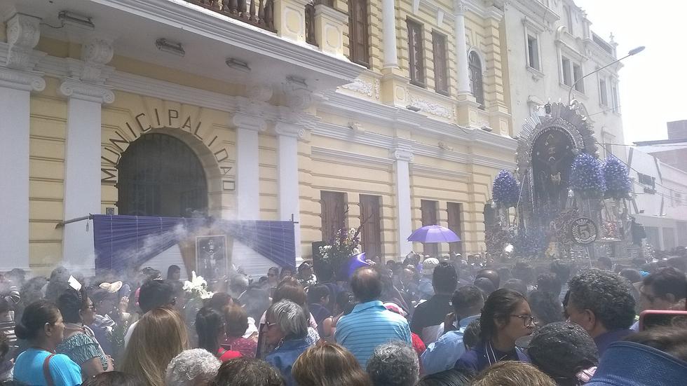 Inicia procesión del Señor de los Milagros en Chiclayo (VIDEO)