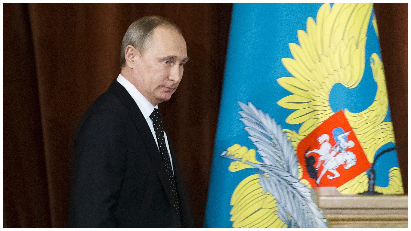 Vladimir Putin llega a Crimea en medio de la escalada de tensión con Ucrania