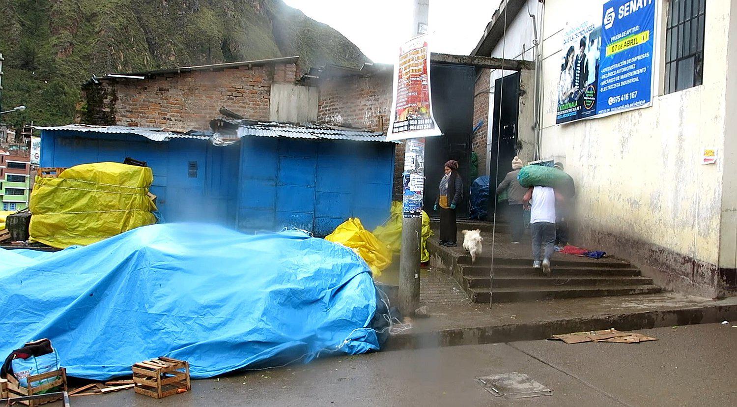 Pese a cierre, productos entran y salen del mercado
