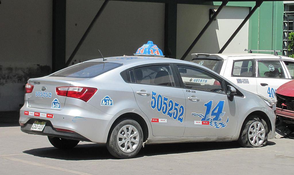 Taxista ebrio fuga y genera persecución policial a balazos (Video)