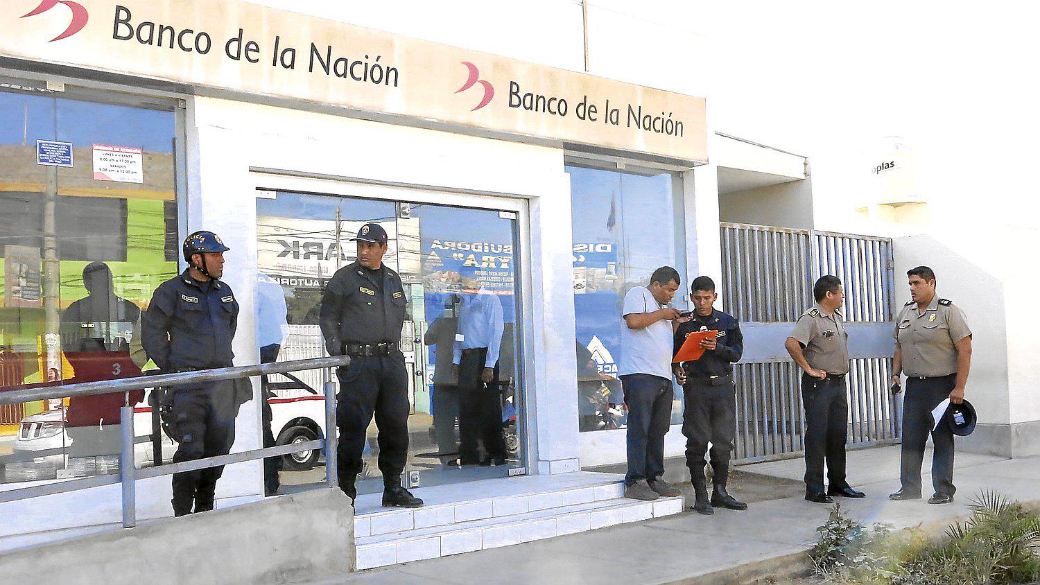 Delincuentes en moto asaltan Banco de la Nación de La Tinguiña 
