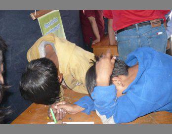 Ebrios y drogadictos en el parque