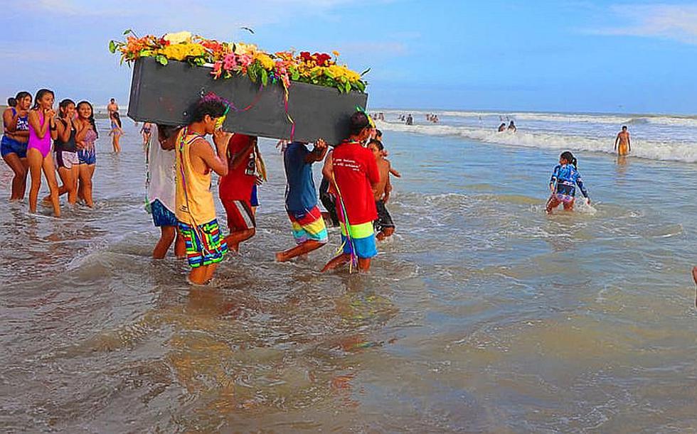 Punteños celebran en la playa el "Entierro del Carnaval" (FOTOS)