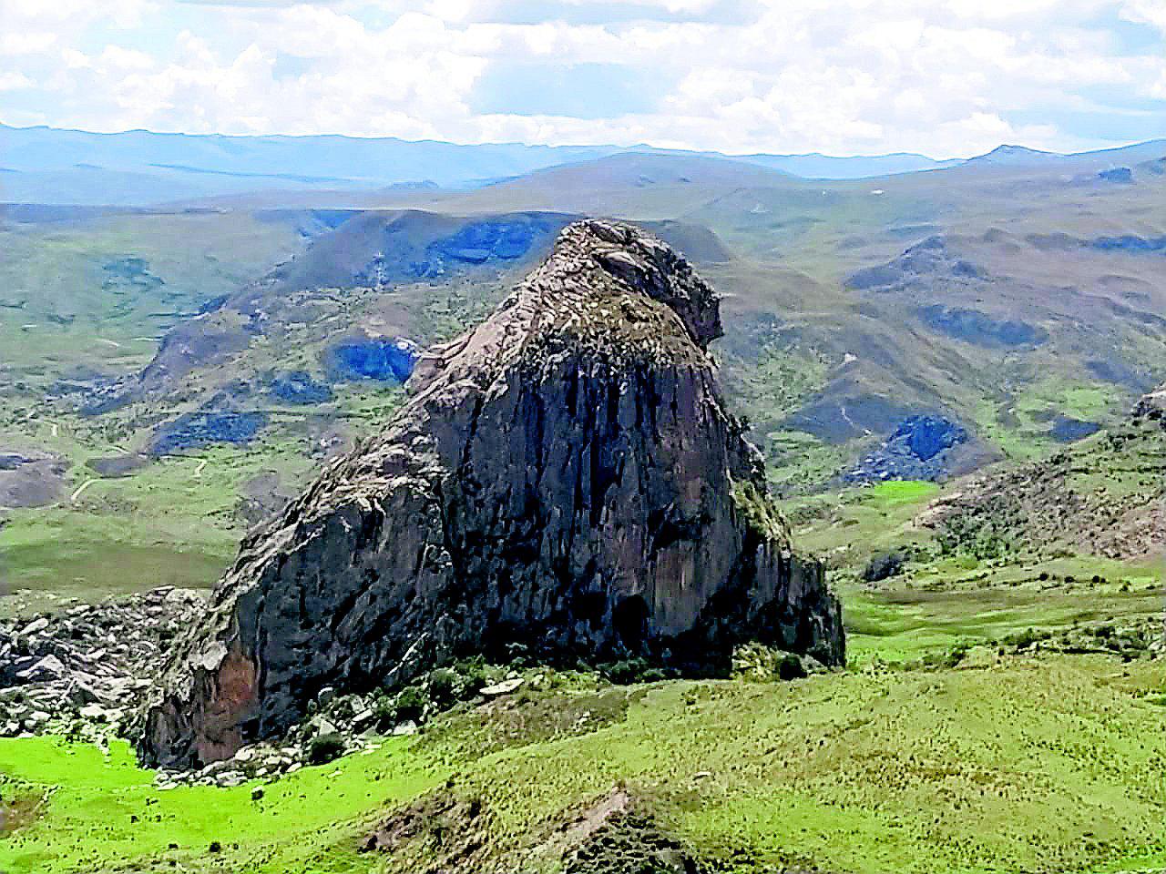Gorila de piedra es el  guardián del Canipaco