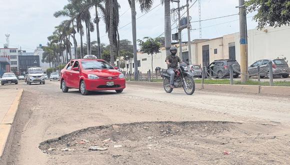 Al verse perjudicado el tránsito vehicular por el deterioro de los pavimentos y el colapso de las redes de desagüe la Municipalidad Provincial de Chiclayo dispone el retiro de las ciclovías.
