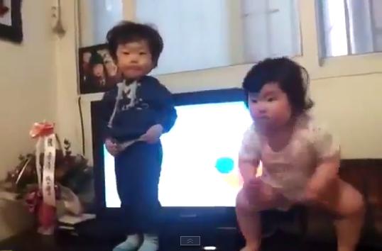 Baile de bebés coreanos causa furor en las redes (VIDEO)