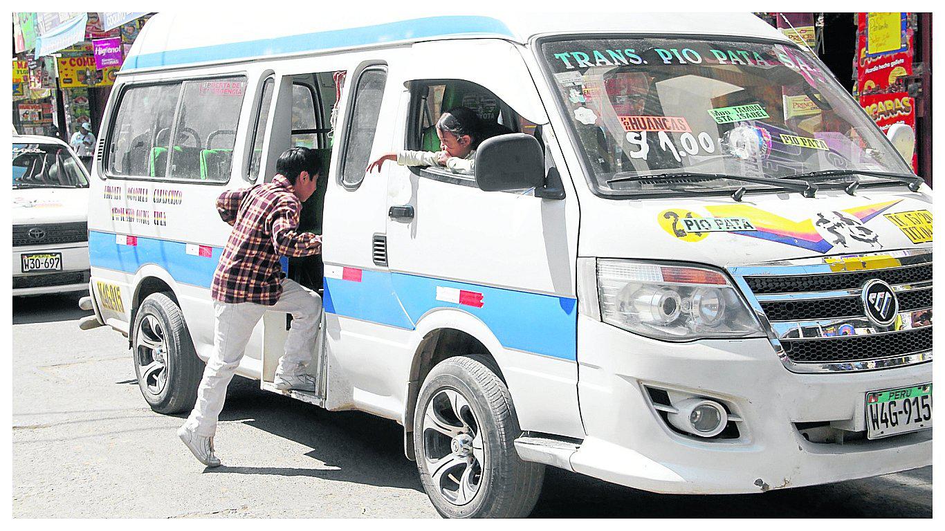 ​Transportistas suben el precio del pasaje urbano y usuarios se quejan