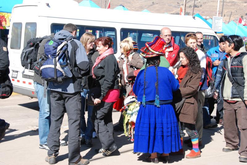 Cancelan paquetes turísticos en Puno por paro de profesores