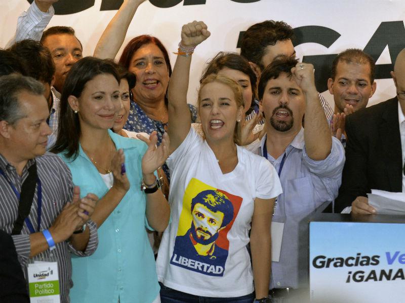 Esposa de Leopoldo López pide a Nicolás Maduro que libere a político