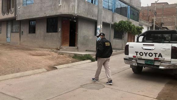 El operativo fue encabezado por los fiscales anticorrupción Lidia Cisneros Alarcon, y Cruihz Martínez Quispe, quienes tras un trabajo de inteligencia policial allanaron 14 inmuebles y detuvieron a los sospechosos.