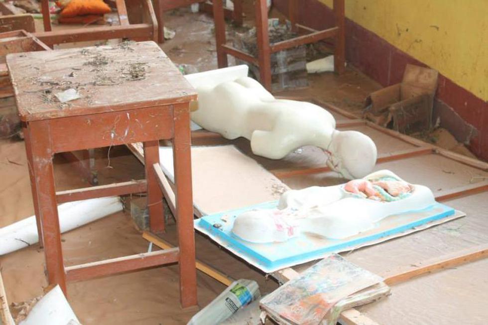 Mobiliario escolar de Izcuchaca fue devastado (FOTOS)