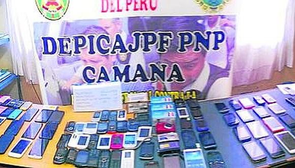 Camaná: Policía interviene a comerciantes de celulares 