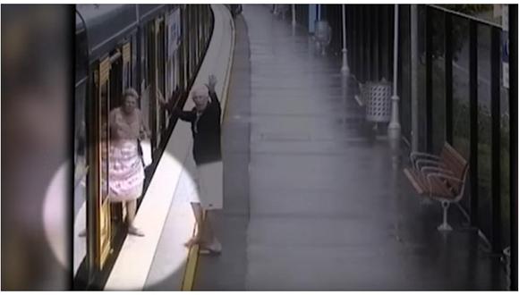 YouTube: el terrorífico momento en que un niño cae por el hueco entre un tren y el andén [VIDEO]