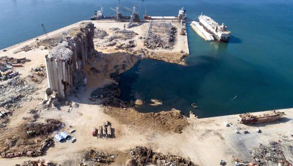Una fotografía tomada con un dron muestra los silos de grano dañados en la zona del puerto destruido tras una gran explosión en Beirut, Líbano, el 28 de agosto de 2020.  (EFE/EPA/WAEL HAMZEH).