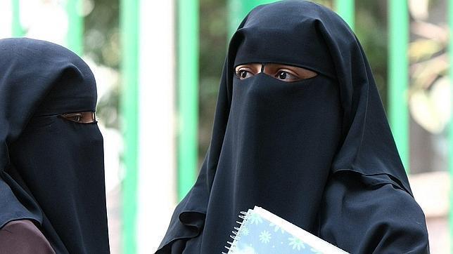 Región suiza prohíbe a mujeres musulmanas usar velo en lugares públicos