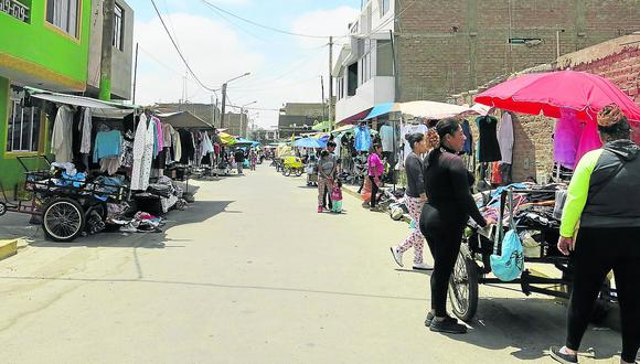 Comerciantes informales invaden calles de Parcona
