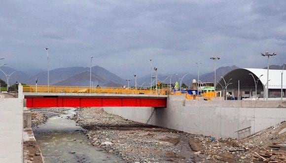 Puente Unión Victoria en proceso de recepción en Nasca