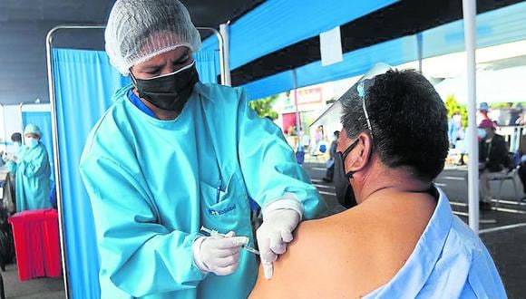 Arequipeños deciden vacunarse con la cuarta dosis, por temor al contagio