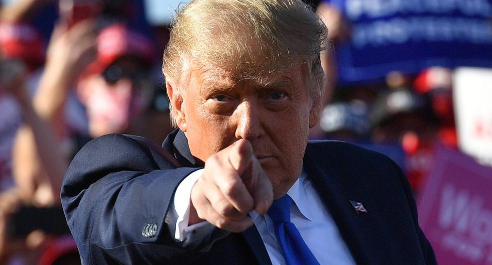 El presidente de Estados Unidos, Donald Trump, hace gestos mientras habla durante un mitin en el aeropuerto de Carson City en Carson City, Nevada, el 18 de octubre de 2020. (Foto de MANDEL NGAN / AFP).