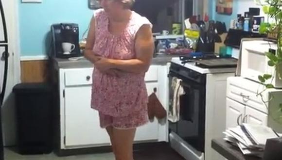 Video: Madre es sensación en Youtube por bailar estando sonámbula