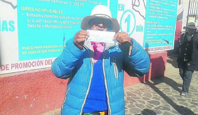 Hombre denuncia que policías le robaron 3 mil soles