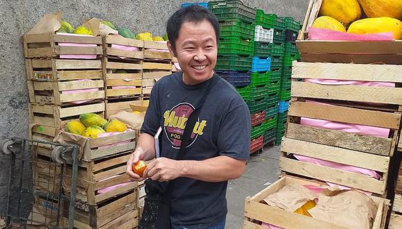 Kenji Fujimori 'trabaja' en Mercado de Frutas tras ser suspendido en el Congreso (VIDEOS)