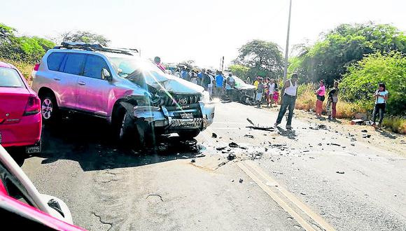 Un muerto y cuatro heridos deja choque entre camioneta y auto en distrito de Zorritos