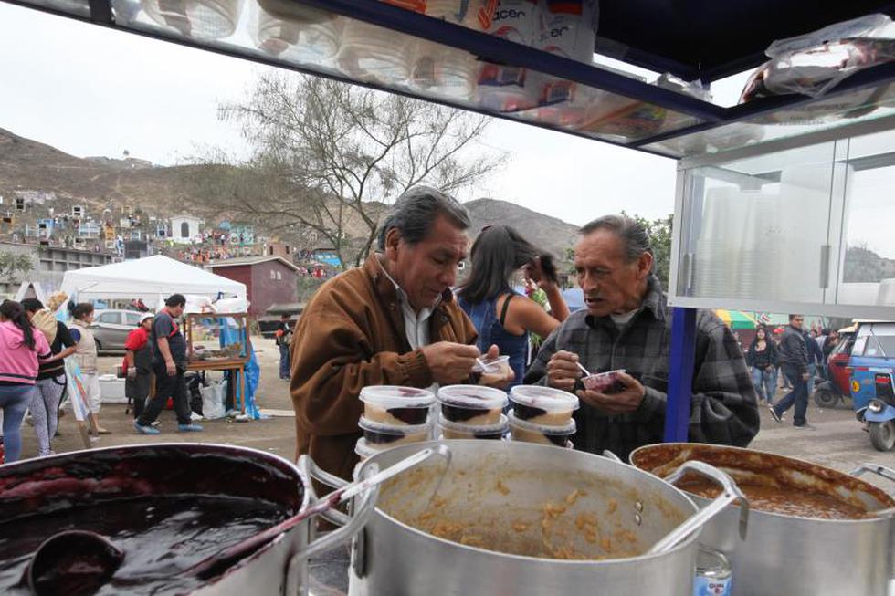 Así se vivió el Día de los Muertos en el cementerio de Nueva Esperanza (FOTOS)