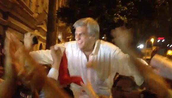 ​#5deAbril: Fernando Olivera se sumó a marcha y así fue recibido (VIDEO)