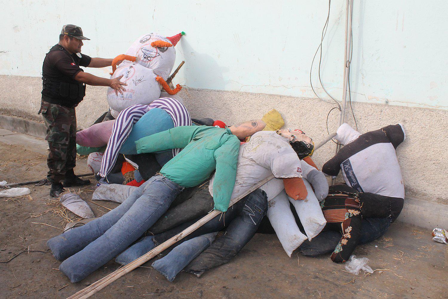 Lambayeque: En La Victoria multan a 8 vecinos por quemar muñecos