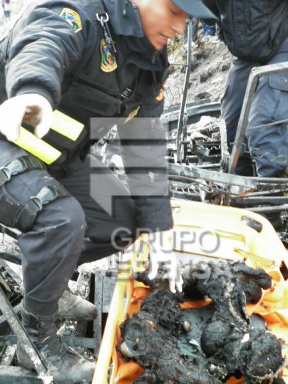 Así quedó el bus incendiado tras el choque con cisterna (FOTOS)