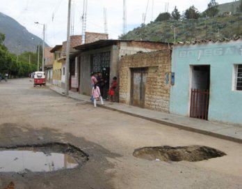Trabajadores de Seda dejan huecos en calle