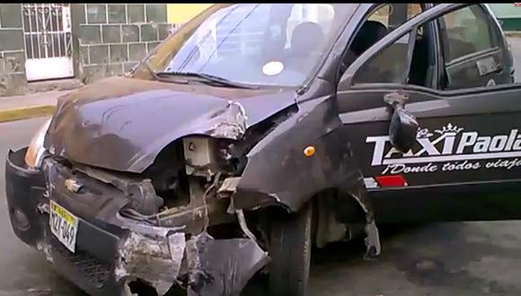 Chiclayo: Así quedó un taxi tras chocar contra un árbol en pleno centro (VIDEO)