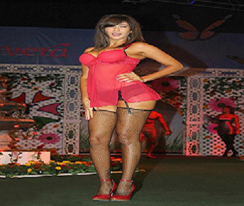 Video: Tilsa Lozano en candente sesión de topless