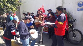 Trabajadores de institutos protestan en el GRA para solicitar aumento de sueldo