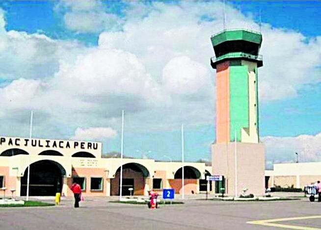 Delincuentes asaltan a balazos aeropuerto de Juliaca y se llevan 120 kilos de oro 