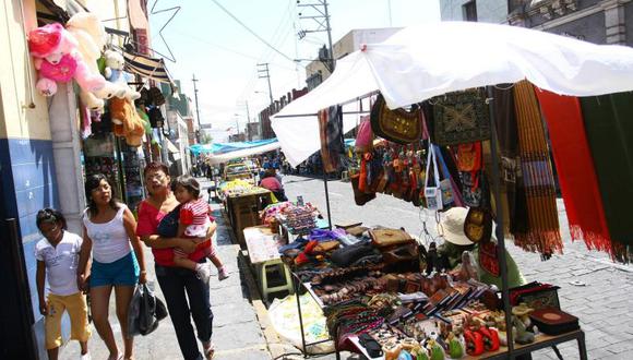 Desalojaron a más de 30 ambulantes de los exteriores del Altiplano