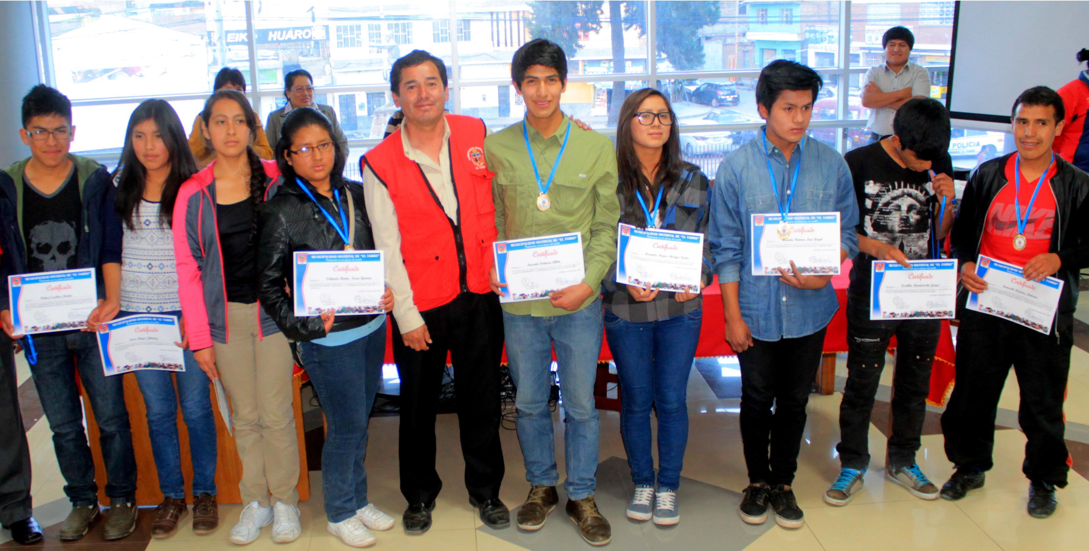 Alumnos de academia municipal ingresan a importantes universidades del país