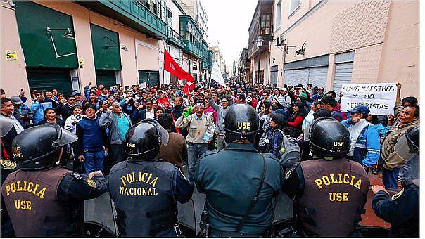 Aseguran que Gobierno "inició la politización de la huelga de profesores"