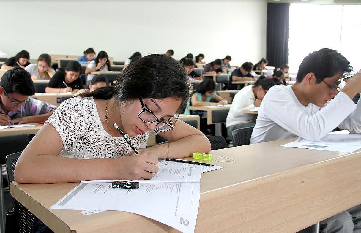 Estudiantes de universidades públicas pueden postular a 2 mil becas 