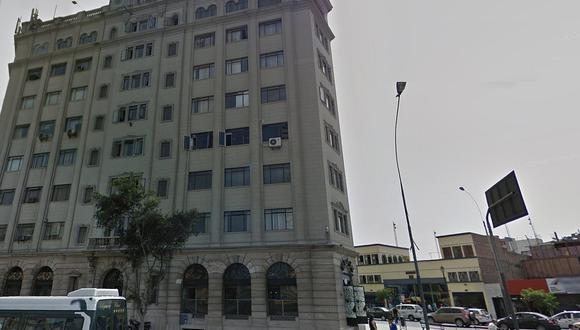 Cercado de Lima: Hombre cae de un edificio